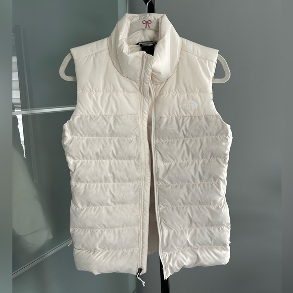 The North Face Women's Aconcagua Vest in White Dune - Picture 2 of 2